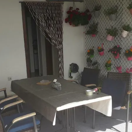 Apartment Leonarda Omis